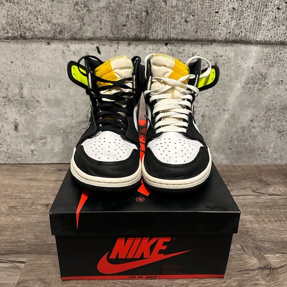 JORDAN 1 RETRO HIGH VOLT - Picture 2 of 5